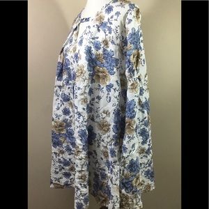 Umgee Tops - Umgee Blouse White Floral Sz XL Bell Sleeves NWOT Umgee Tops - Umgee Blouse White Floral Sz XL Bell Sleeves NWOT